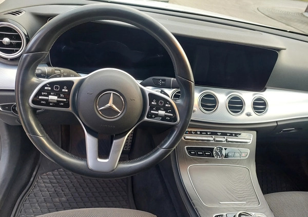Mercedes-Benz Klasa E cena 127500 przebieg: 144275, rok produkcji 2019 z Jelcz-Laskowice małe 254